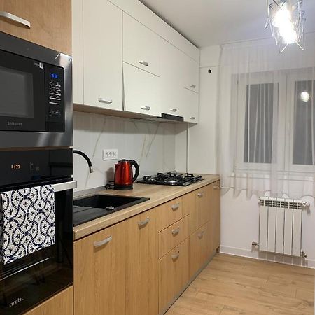 Sunny Apartment In Suceava Ngoại thất bức ảnh