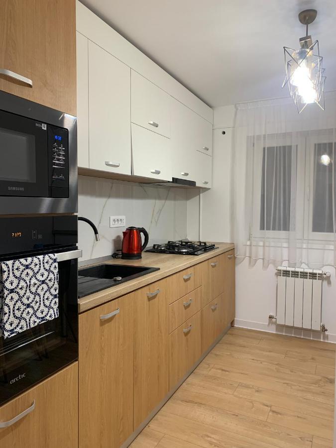 Sunny Apartment In Suceava Ngoại thất bức ảnh